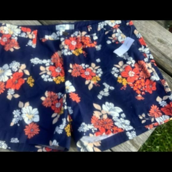 Old Navy Pants - Old navy flower shorts
